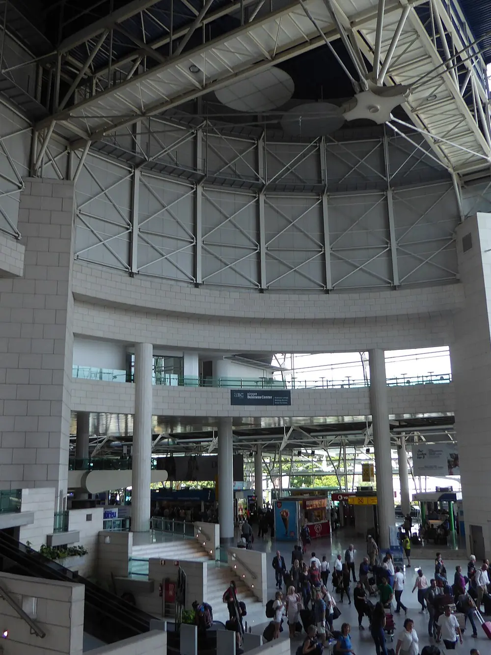 Terminal 1 do Aeroporto Humberto Delgado, em Lisboa